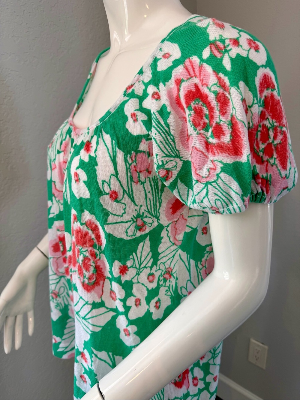Lilly Pulitzer M Green Floral Scoop Neck Top with Pink Roses - Picture 3 of 6